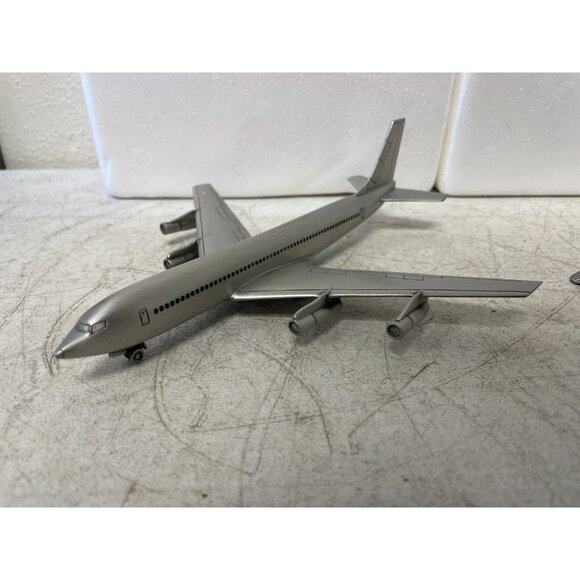 Lot of 2 Danbury Mint Boeing 707 Pewter Great Aircraft of History - Scale 1:247 - Picture 14 of 16